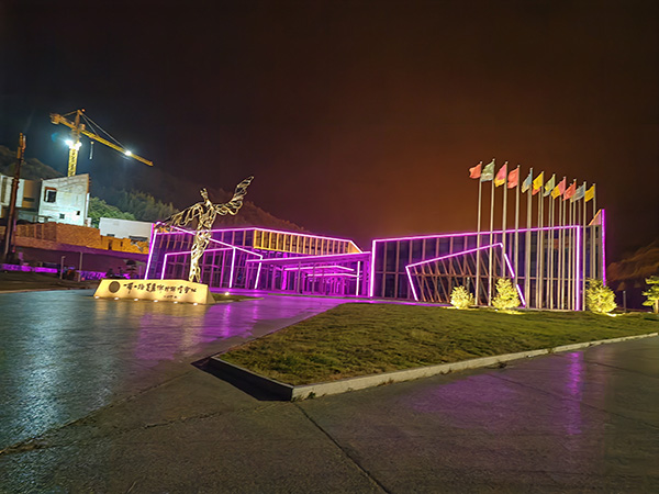 城市亮化是现代城市建设的重要组成部分,它不仅可以美化城市的夜景,还能提升城市的整体形象。随着科技的不断进步,城市亮化也得到了更多的关注和创新。本文将介绍一些关于城市亮化的创意和技术,帮助读者了解城市亮化的重要性以及如何进行合水城市亮化的规划和实施。 城市亮化是现代城市建设的重要组成部分,它不仅可以美化城市的夜景,还能提升城市的整体形象。随着科技的不断进步,城市亮化也得到了更多的关注和创新。本文将介绍一些关于城市亮化的创意和技术,帮助读者了解合水城市亮化的重要性以及如何进行合水城市亮化的规划和实施。