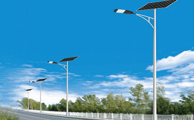 农村道路装合水太阳能路灯选多大瓦数实测 农村道路装合水太阳能路灯选多大瓦数实测